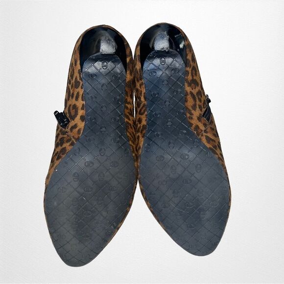 CIRCA JOAN & DAVID LUXE Faux Suede Animal Print Bootie/Shootie Size 6.5 M - Picture 6 of 7